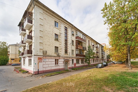 Продажа трехкомнатной квартиры, Минск, Карвата ул., 28