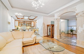 Сдается четырехкомнатная квартира, Минск, Комсомольская ул., 29 за 2000 у.е.