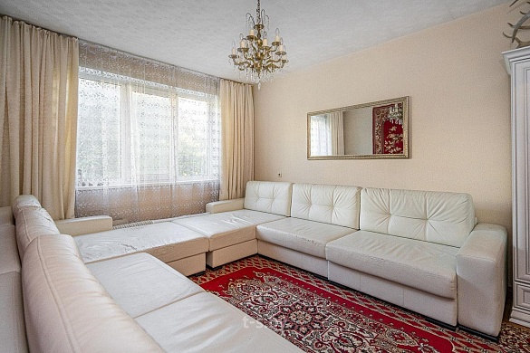 Продажа трехкомнатной квартиры, Минск, Космонавтов ул., 7, к. 1